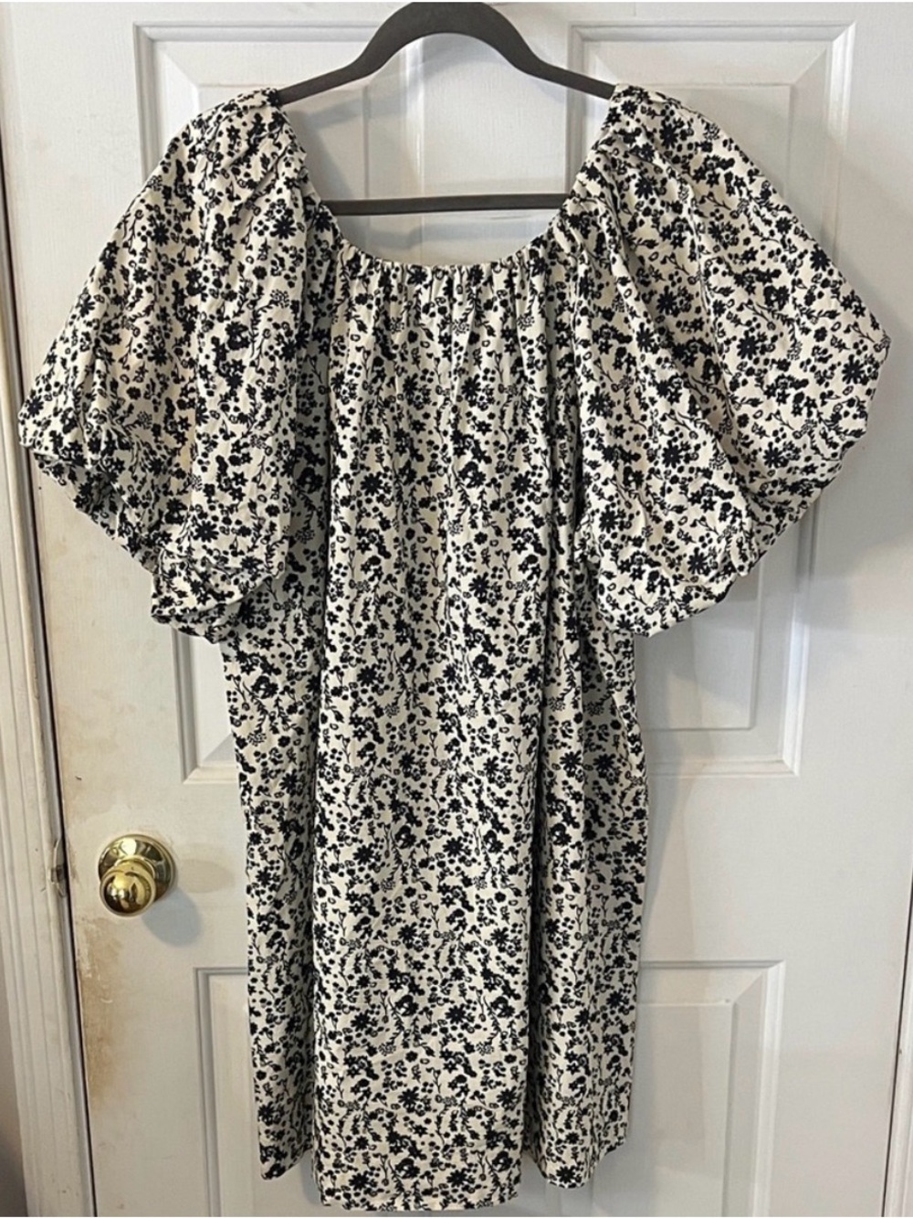 Umgee Black and White Floral Blouse with Lace Detail - Picture 3 of 3